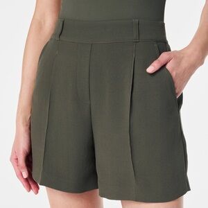 NWT Spanx Carefree Crepe Midnight Olive Trouser Short, 6"
